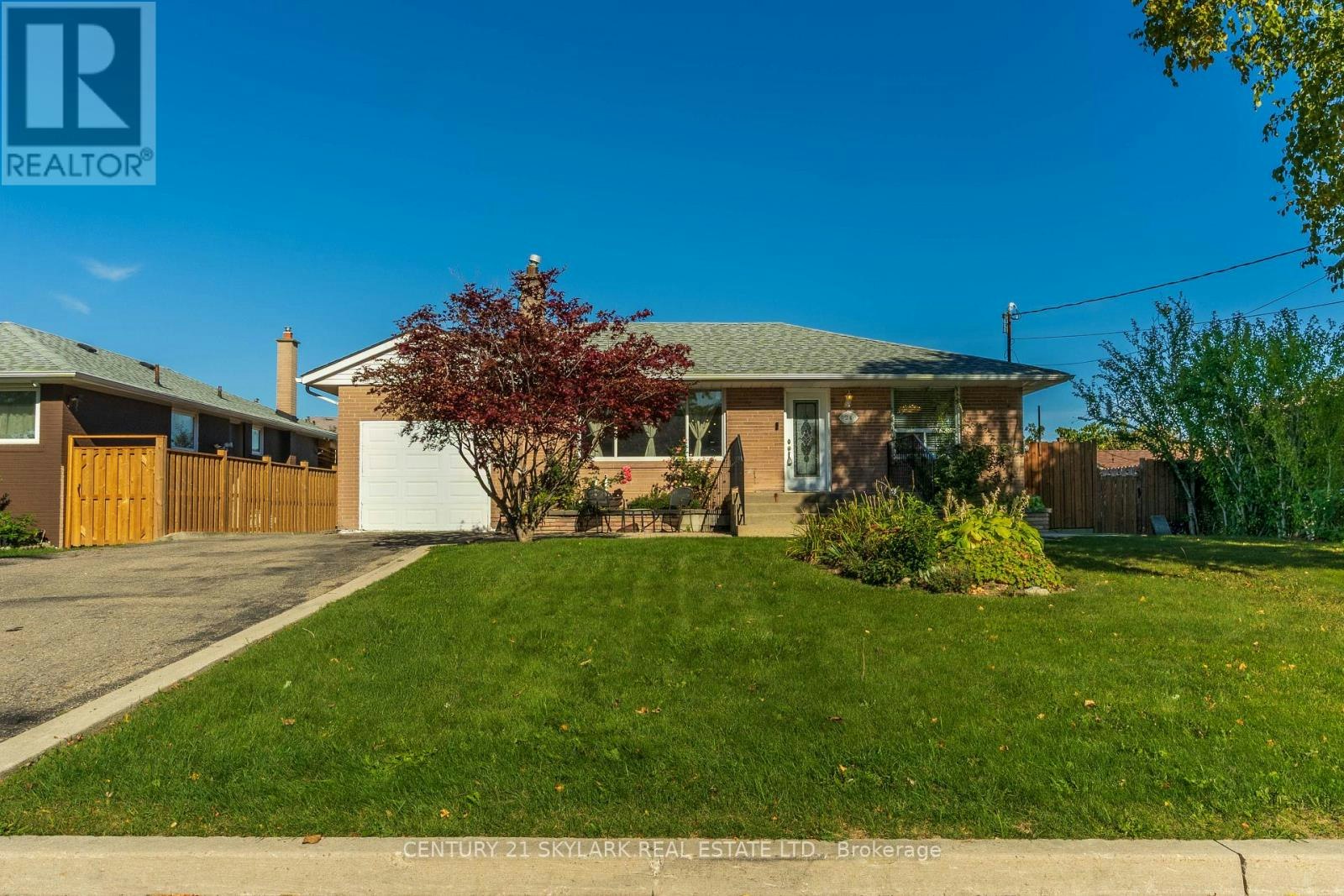 24 Aura Lea Boulevard, Toronto, ON, M9M 1K3