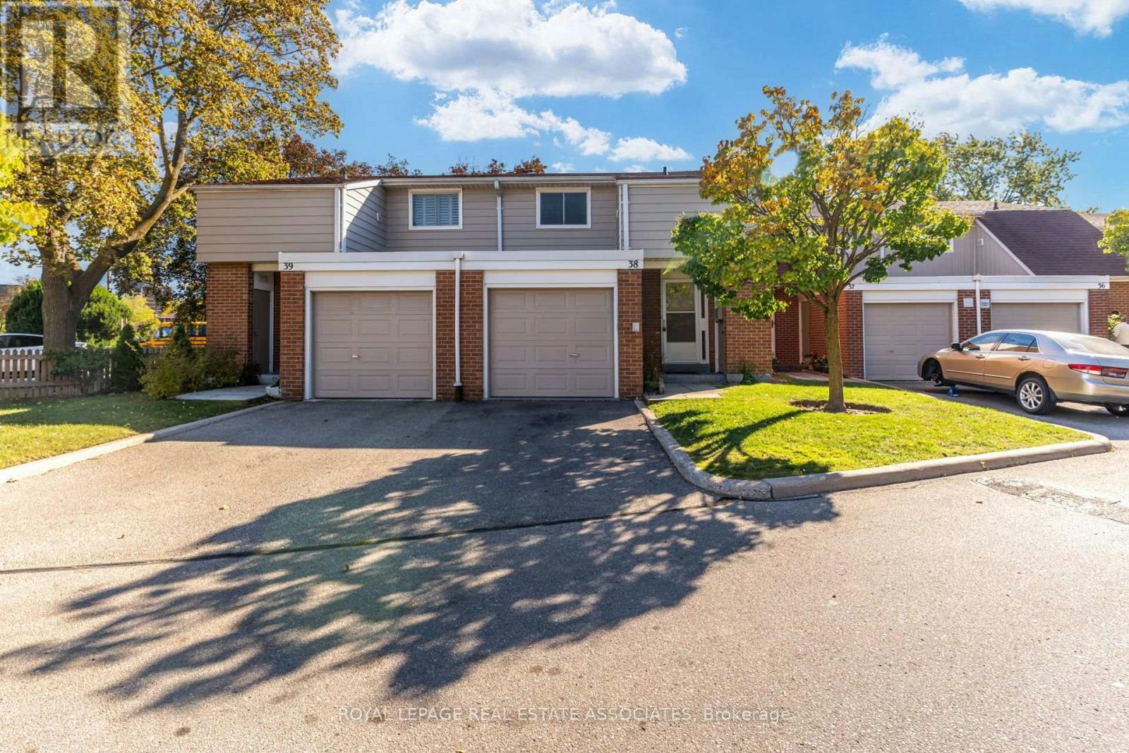 215 Mississauga Valley Boulevard, Mississauga, ON, L5A 3G2