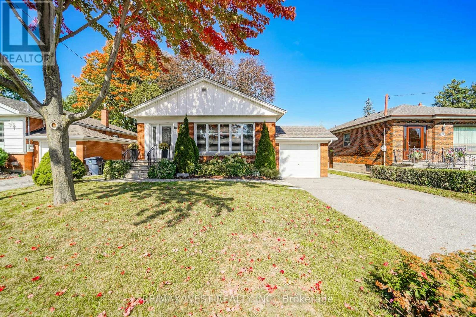 18 Nashland Avenue, Toronto, ON, M9B 2V4