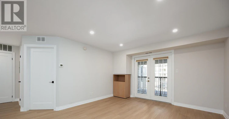 206-1451 Walkers Line, Burlington, ON, L7M 4P1 - 3