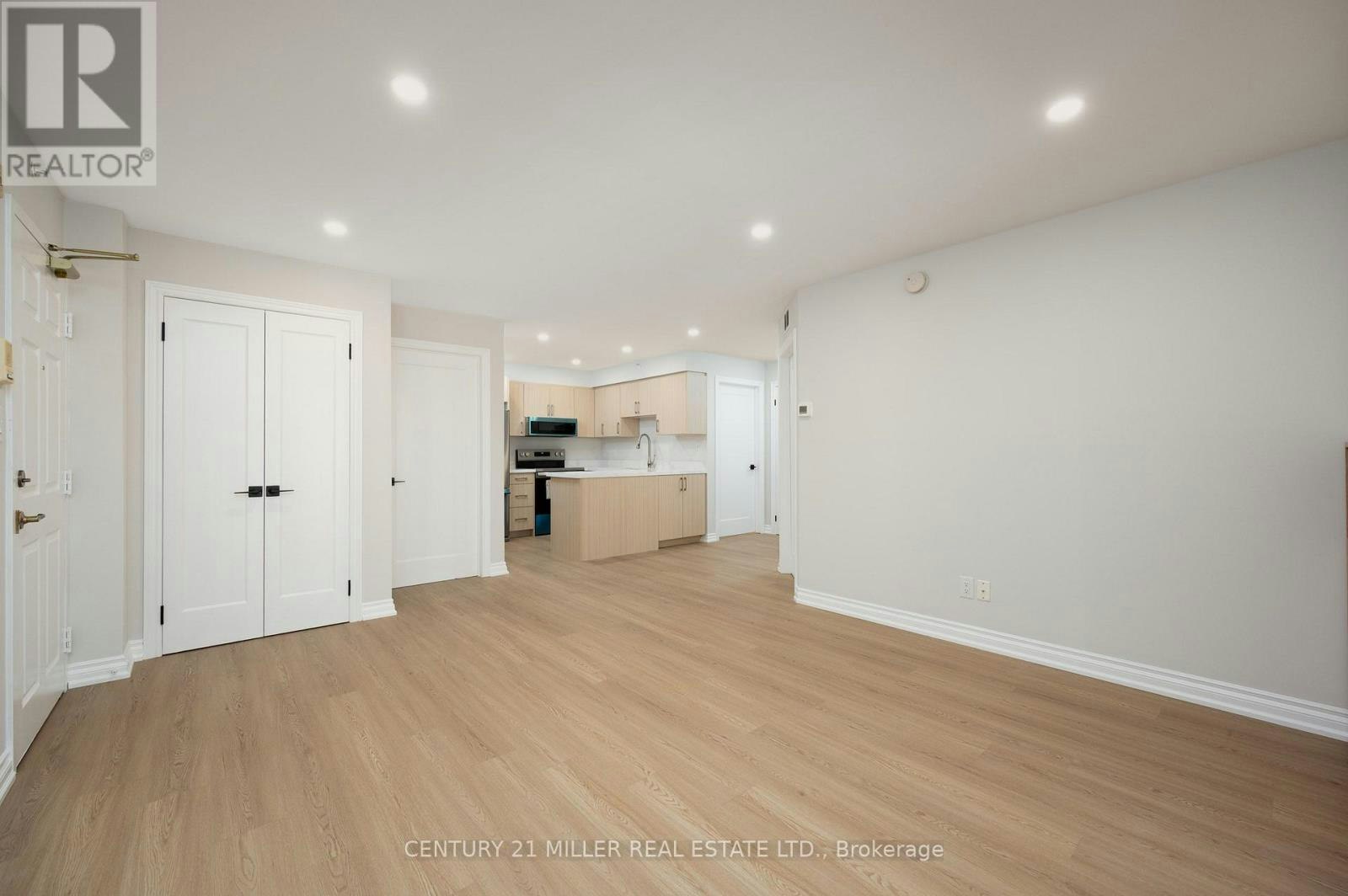 206-1451 Walkers Line, Burlington, ON, L7M 4P1 4