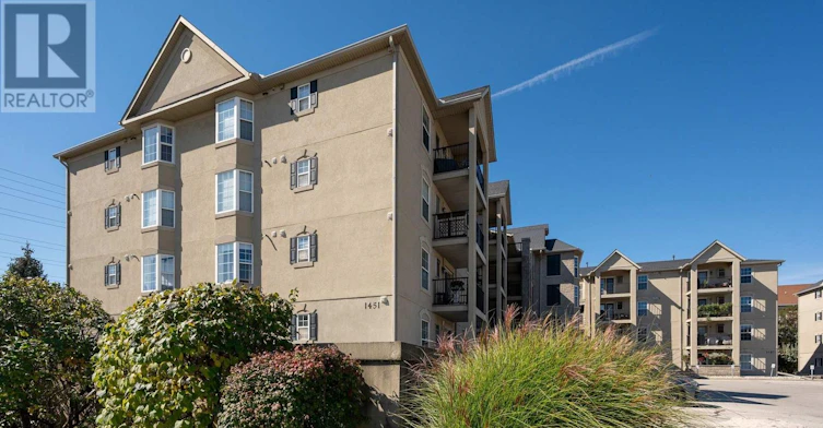 206-1451 Walkers Line, Burlington, ON, L7M 4P1