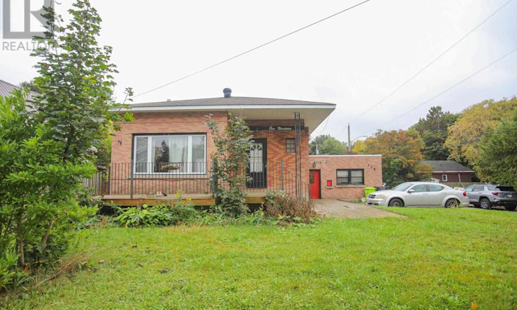 119 Salisbury Avenue