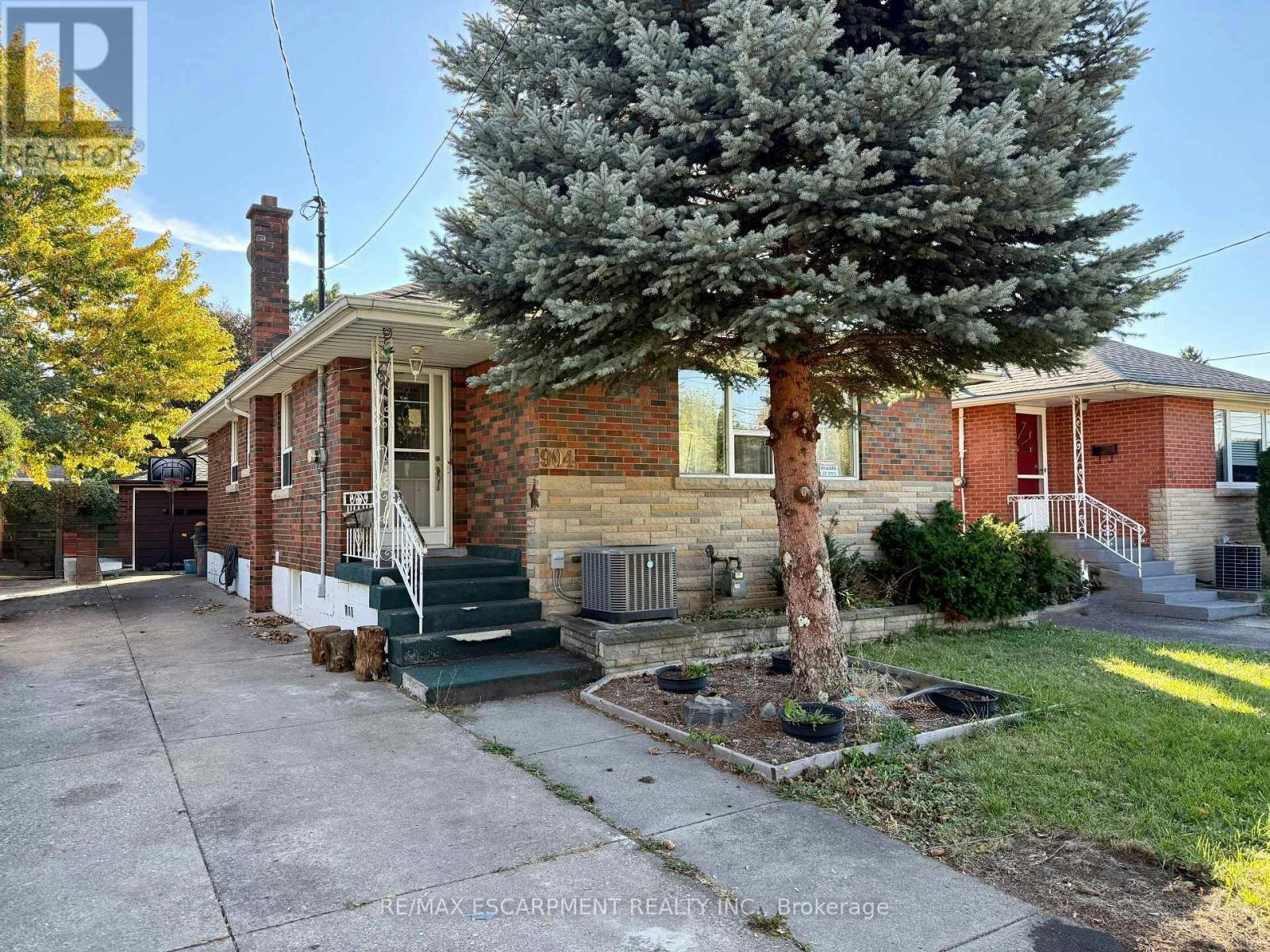BASEMENT-904 Maple Avenue, Hamilton, ON, L8K 1L4