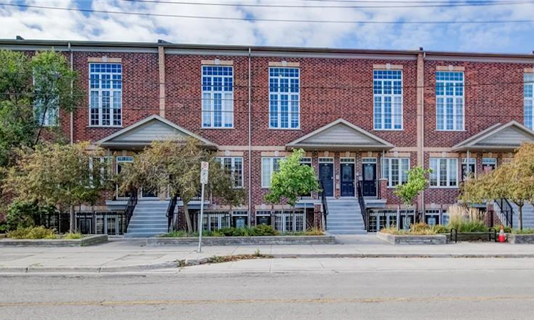 102-555 King Street E