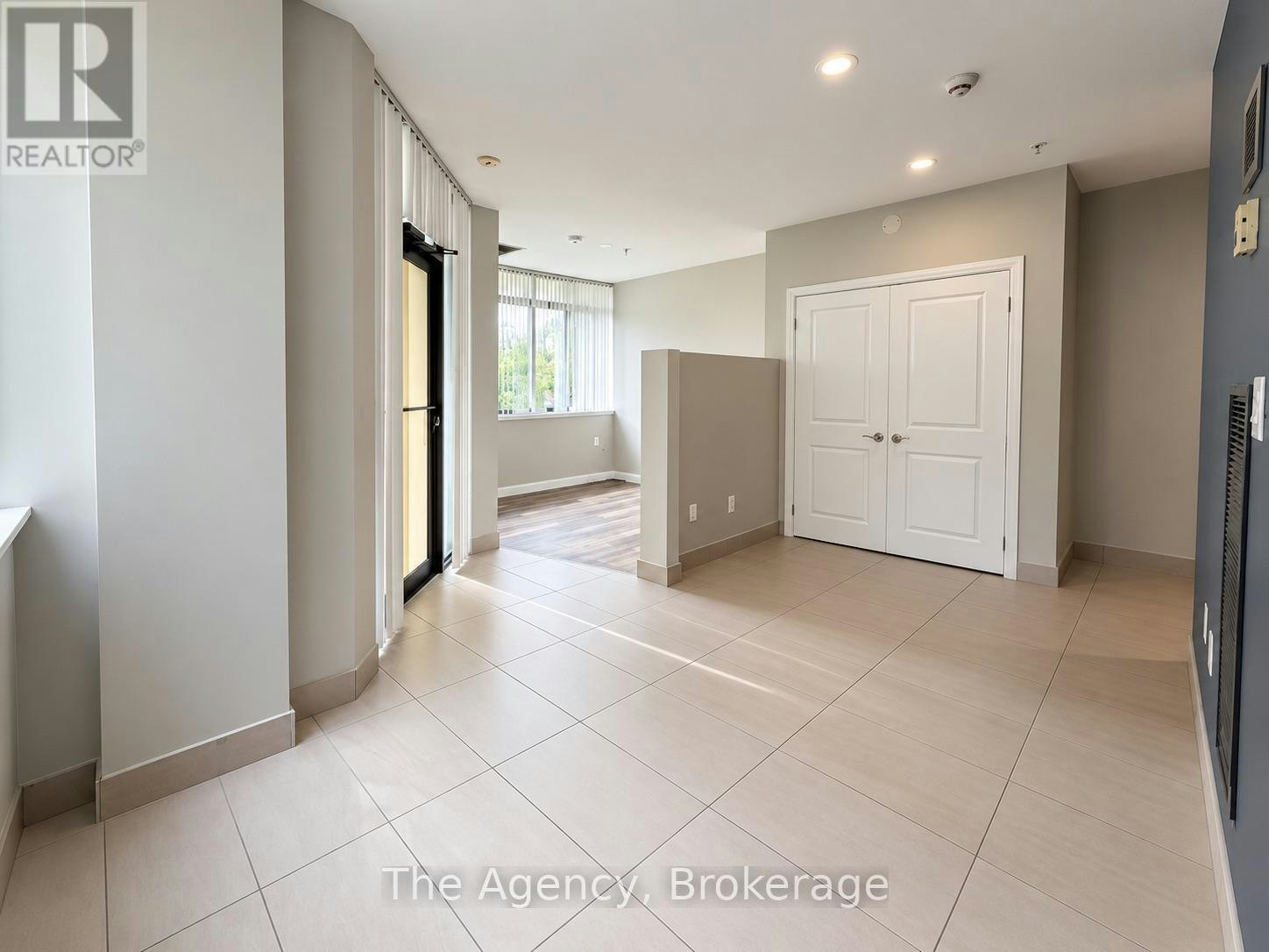 106-2200 Sherobee Road, Mississauga, ON, L5A 3Y3 - 7