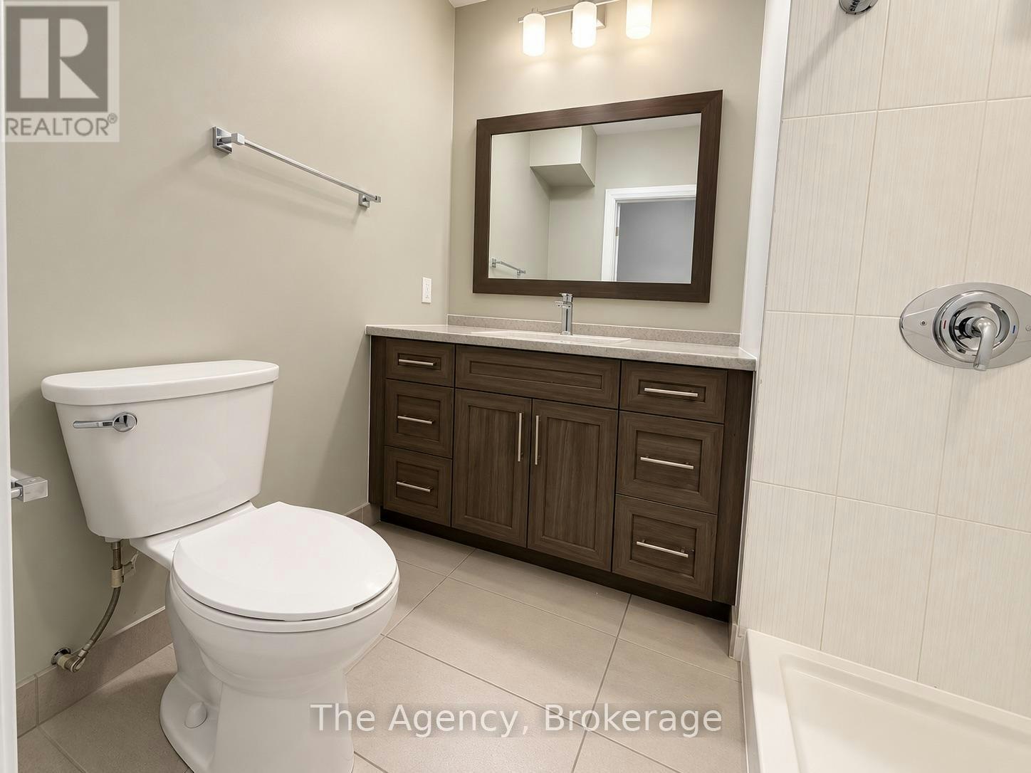 106-2200 Sherobee Road, Mississauga, ON, L5A 3Y3 - 9