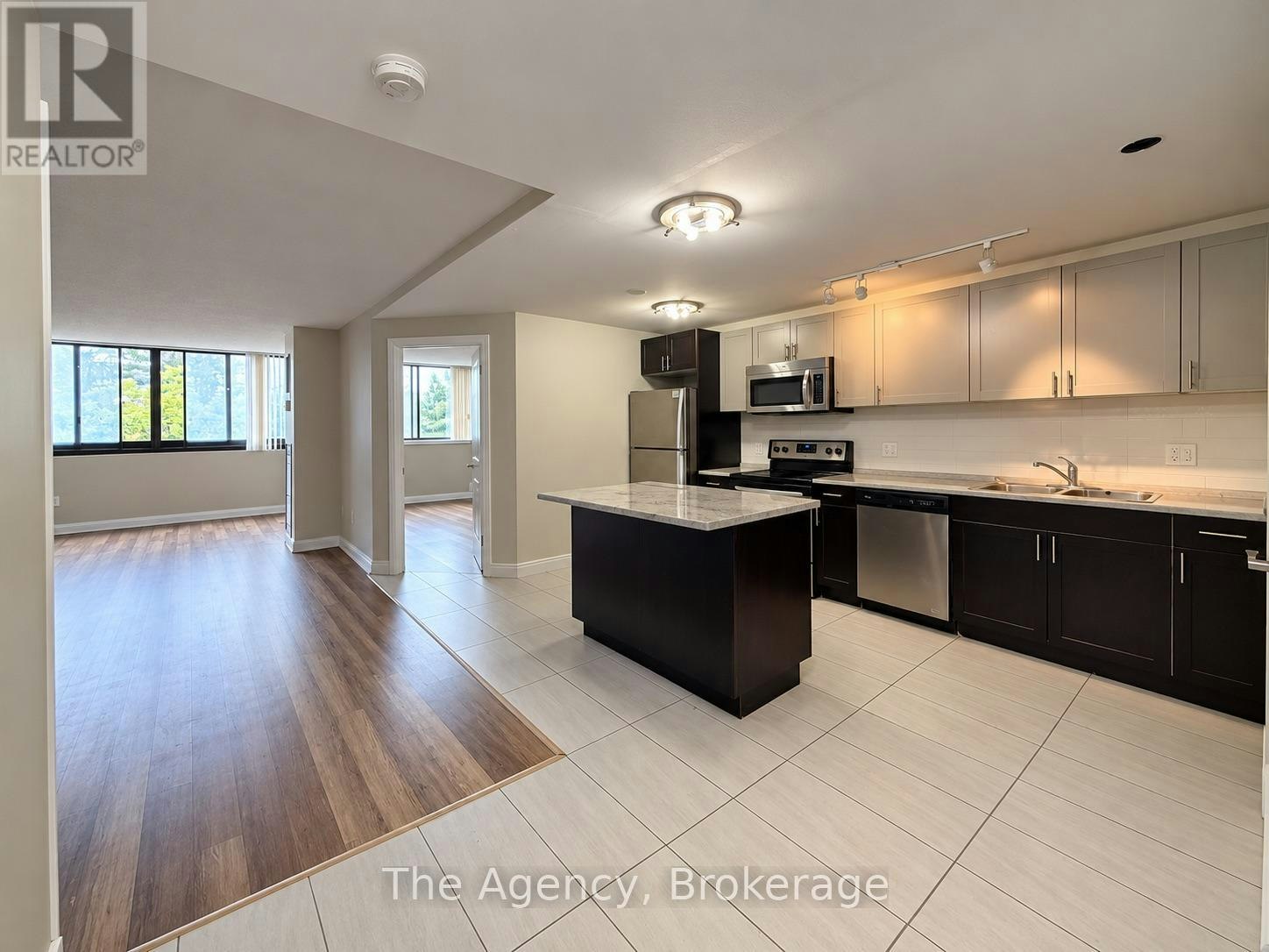 201-2200 Sherobee Road, Mississauga, ON, L5A 3Y3 - 2