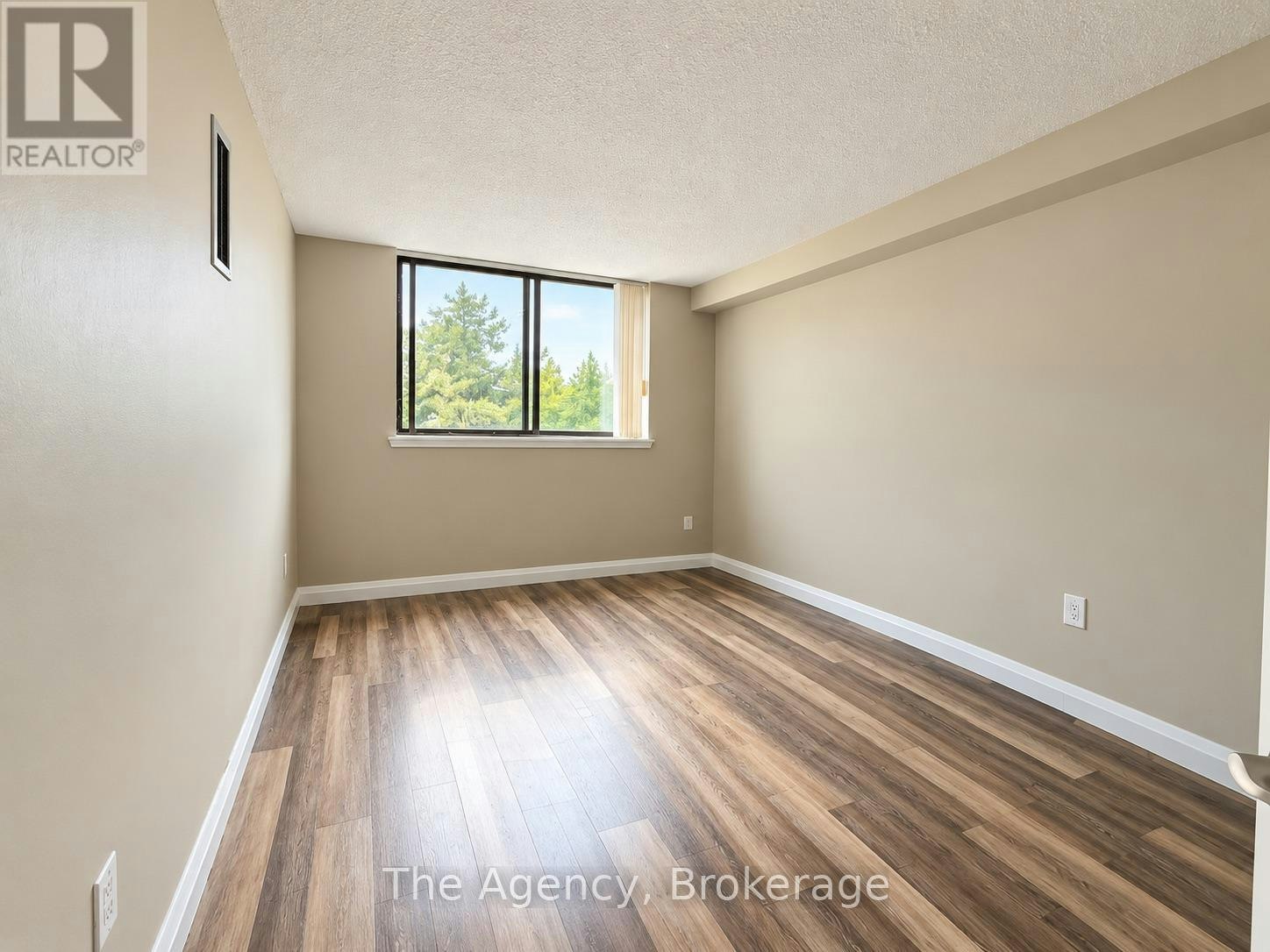 201-2200 Sherobee Road, Mississauga, ON, L5A 3Y3 - 7