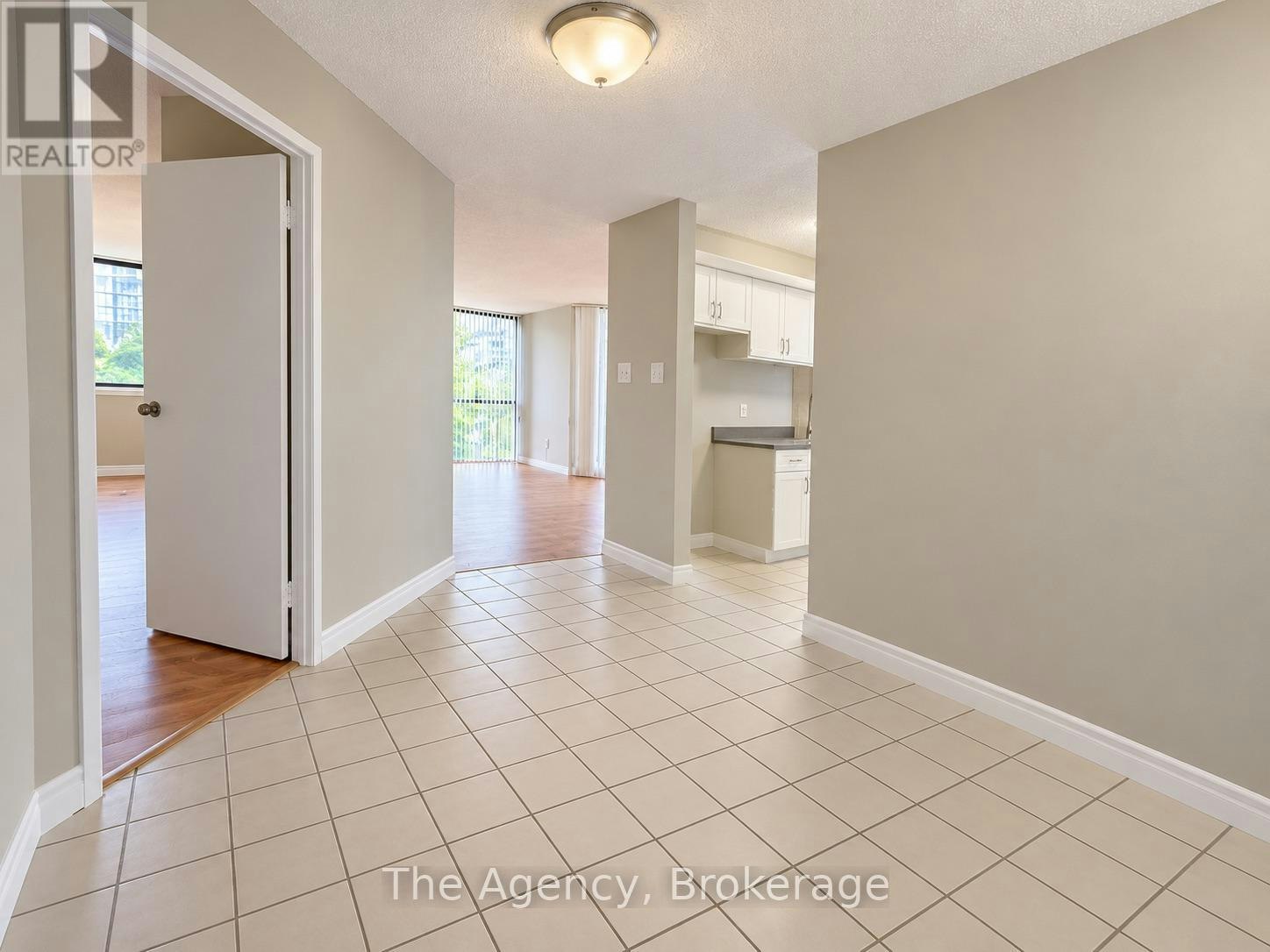 204-2200 Sherobee Road, Mississauga, ON, L5A 3Y3 - 7