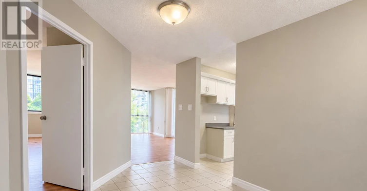 204-2200 Sherobee Road, Mississauga, ON, L5A 3Y3 - 7