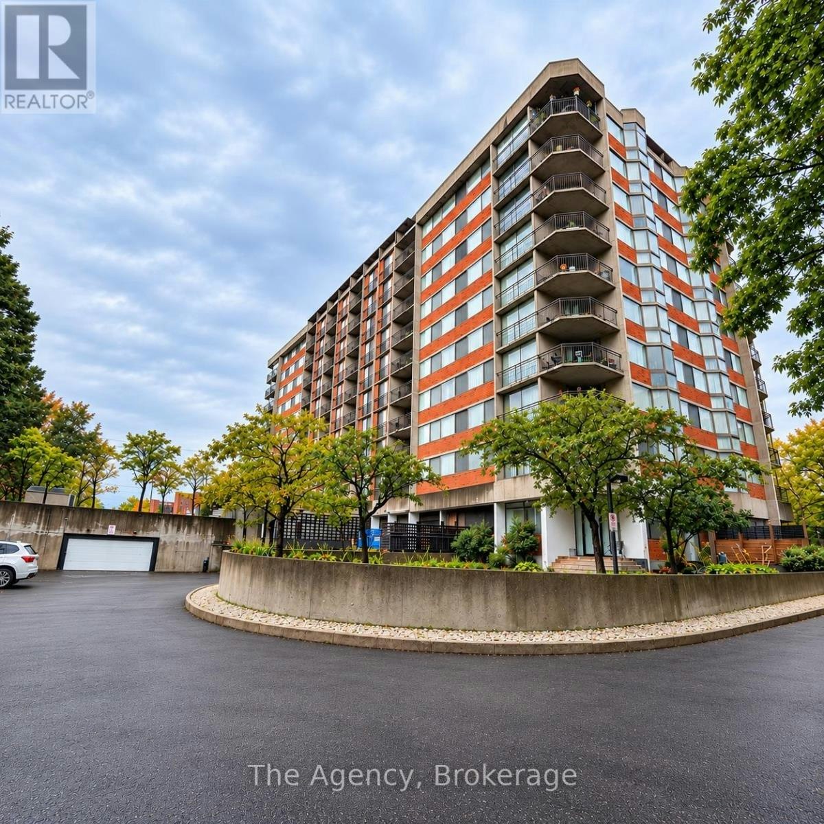 BOO2-2200 Sherobee Road, Mississauga, ON, L5A 3Y3 2