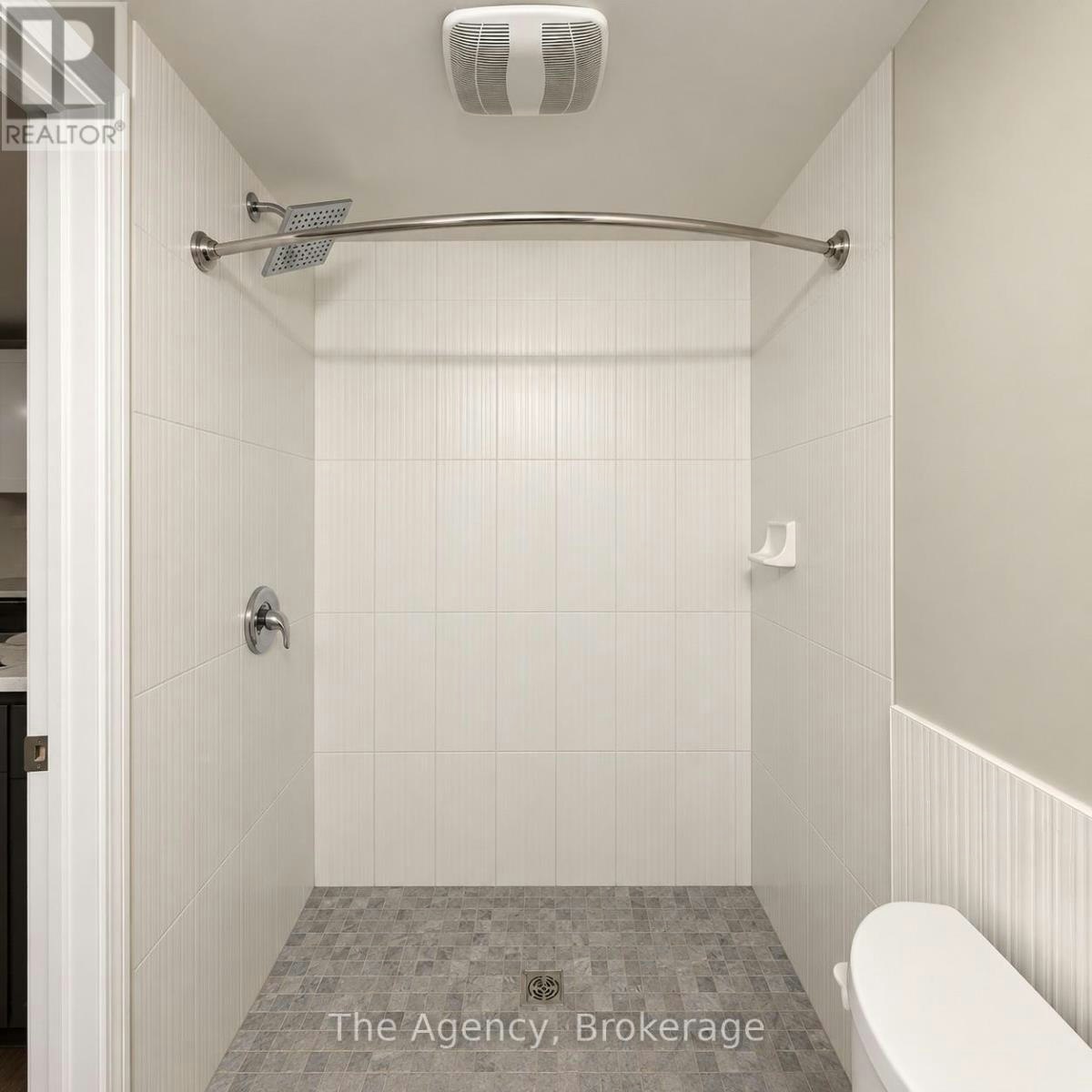 BOO2-2200 Sherobee Road, Mississauga, ON, L5A 3Y3 - 8