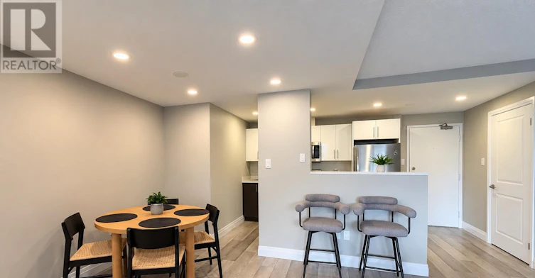 403-2200 Sherobee Road, Mississauga, ON, L5A 3Y3 - 4
