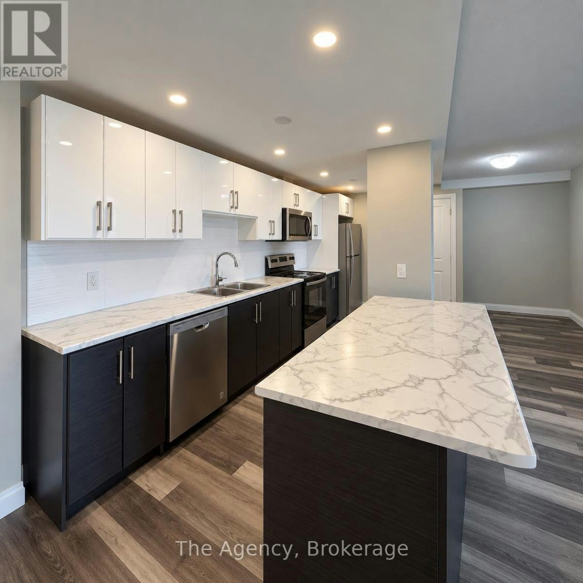 812-2200 Sherobee Road, Mississauga, ON, L5A 3Y3 - 2