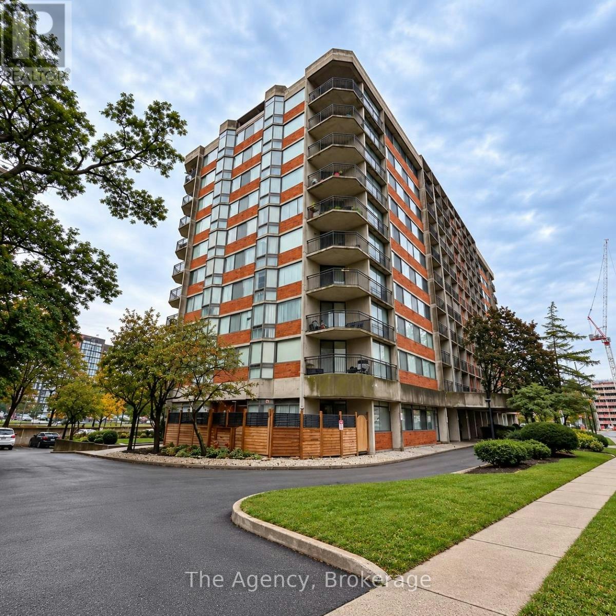 812-2200 Sherobee Road, Mississauga, ON, L5A 3Y3