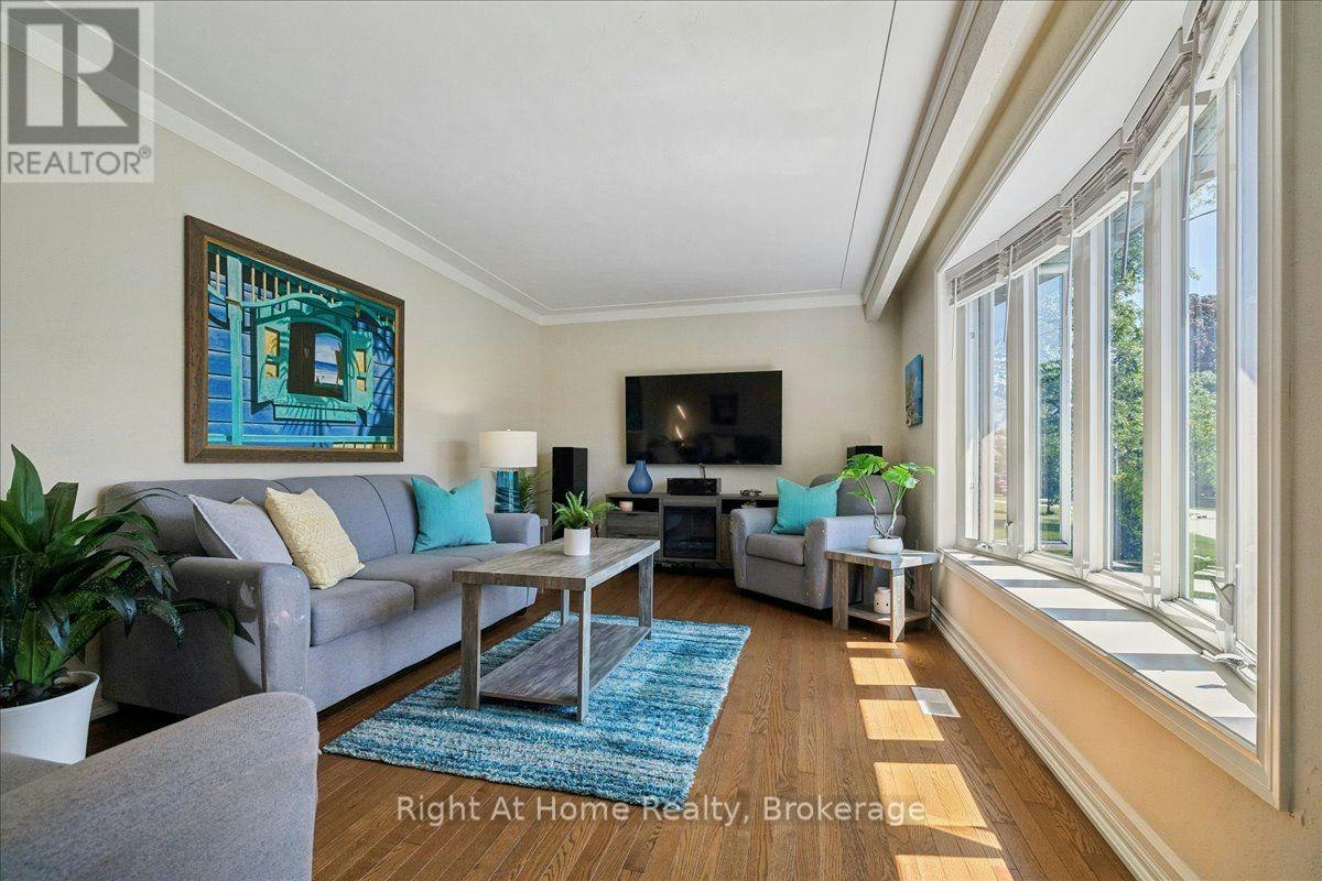 275 Kent Crescent, Burlington, ON, L7L 4T2