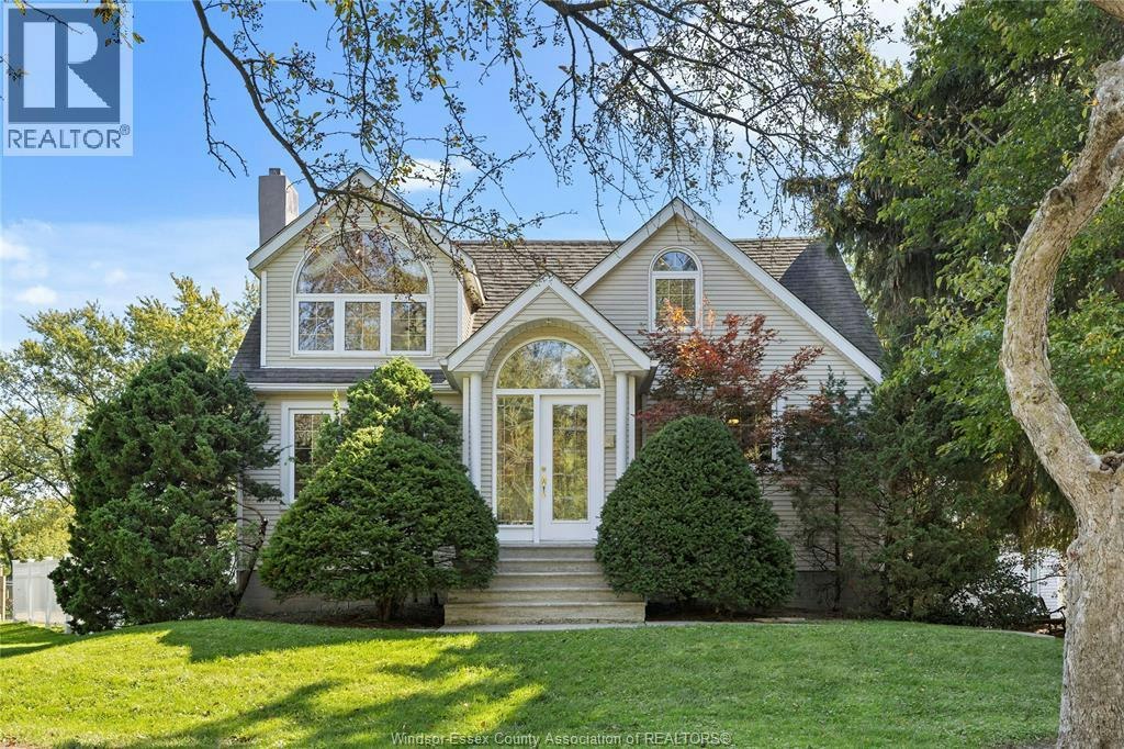 3926 Roseland Drive West, Windsor, ON, N9G 2Z5