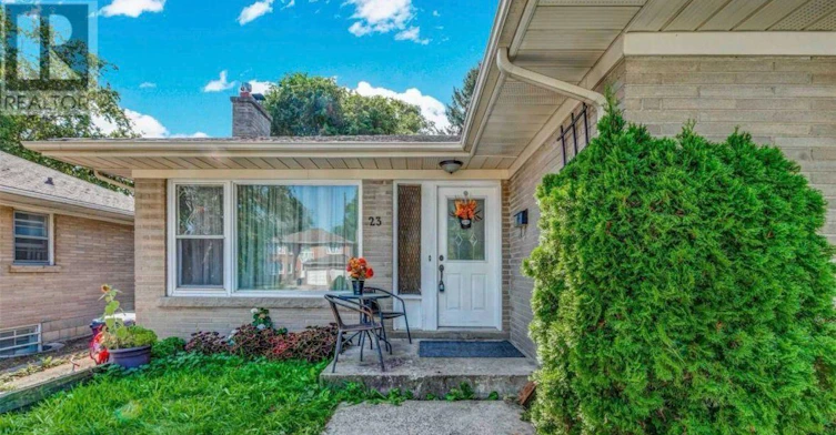 23 Todd Road, Toronto, ON, M1S 2K1 - 2