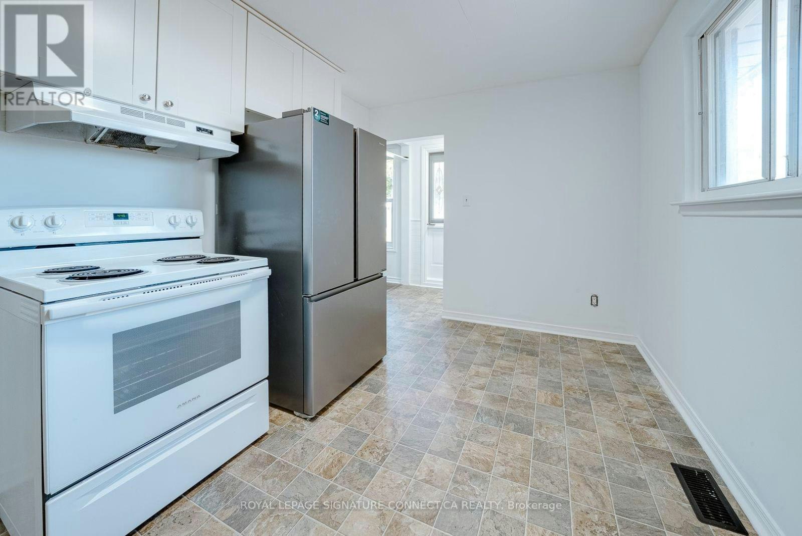 UPPER LEVEL-166 Cherrywood Drive, Newmarket, ON, L3Y 2X7 - 24