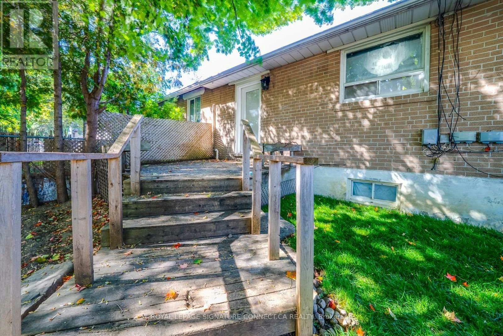 UPPER LEVEL-166 Cherrywood Drive, Newmarket, ON, L3Y 2X7 - 42