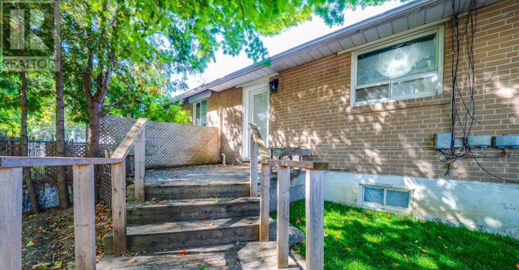 UPPER LEVEL-166 Cherrywood Drive, Newmarket, ON, L3Y 2X7 - 42