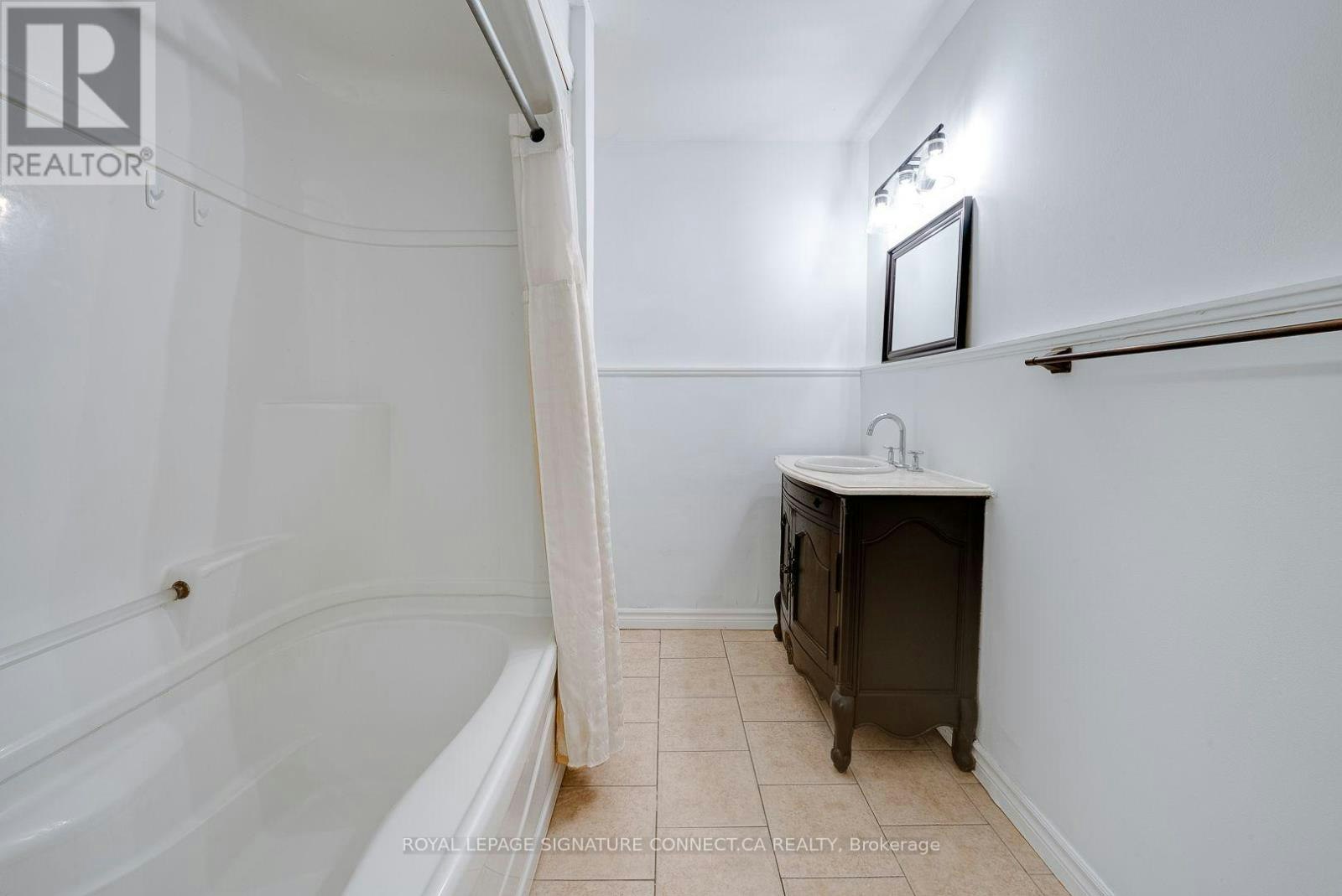UPPER LEVEL-166 Cherrywood Drive, Newmarket, ON, L3Y 2X7 - 30