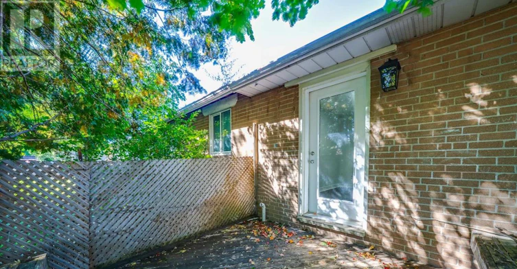 UPPER LEVEL-166 Cherrywood Drive, Newmarket, ON, L3Y 2X7 - 39