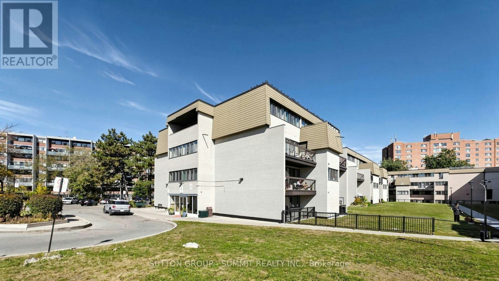228-2095 Roche Court N, Mississauga, ON, L5K 2C8