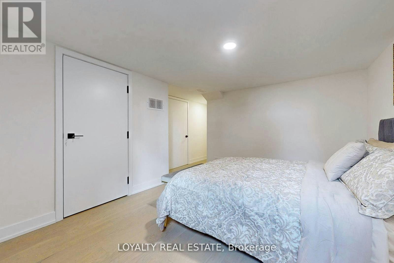 38A Lower Monclova Road, Toronto, ON, M3M 0A6 - 8