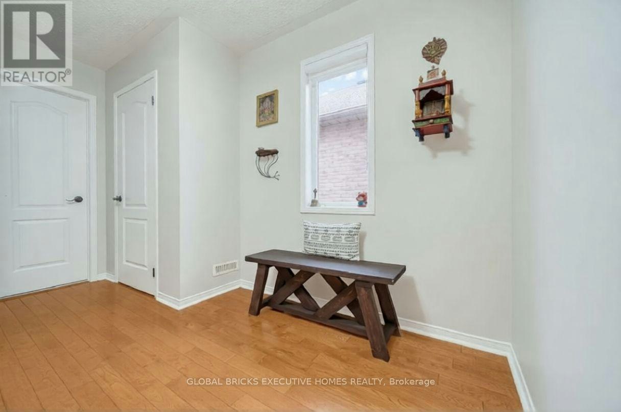 101 Albright Road, Brampton, ON, L6X 5E3 - 5