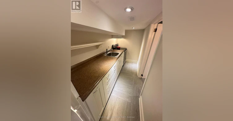 LOWER-256 Woodbine Avenue, Toronto, ON, M4L 3P2 - 7
