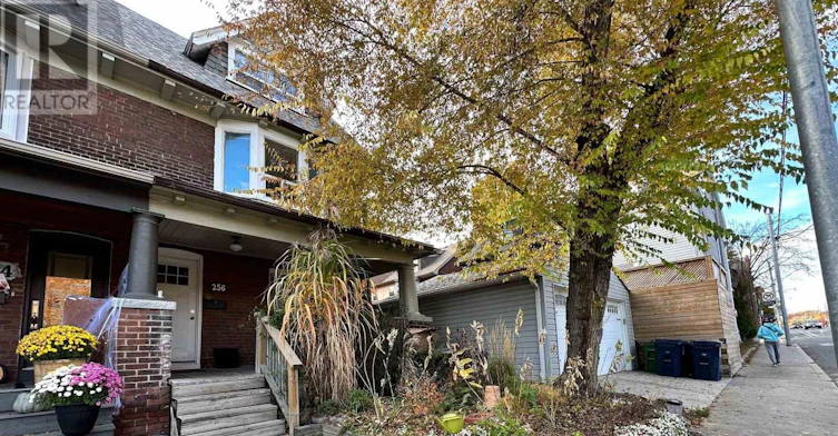 LOWER-256 Woodbine Avenue, Toronto, ON, M4L 3P2