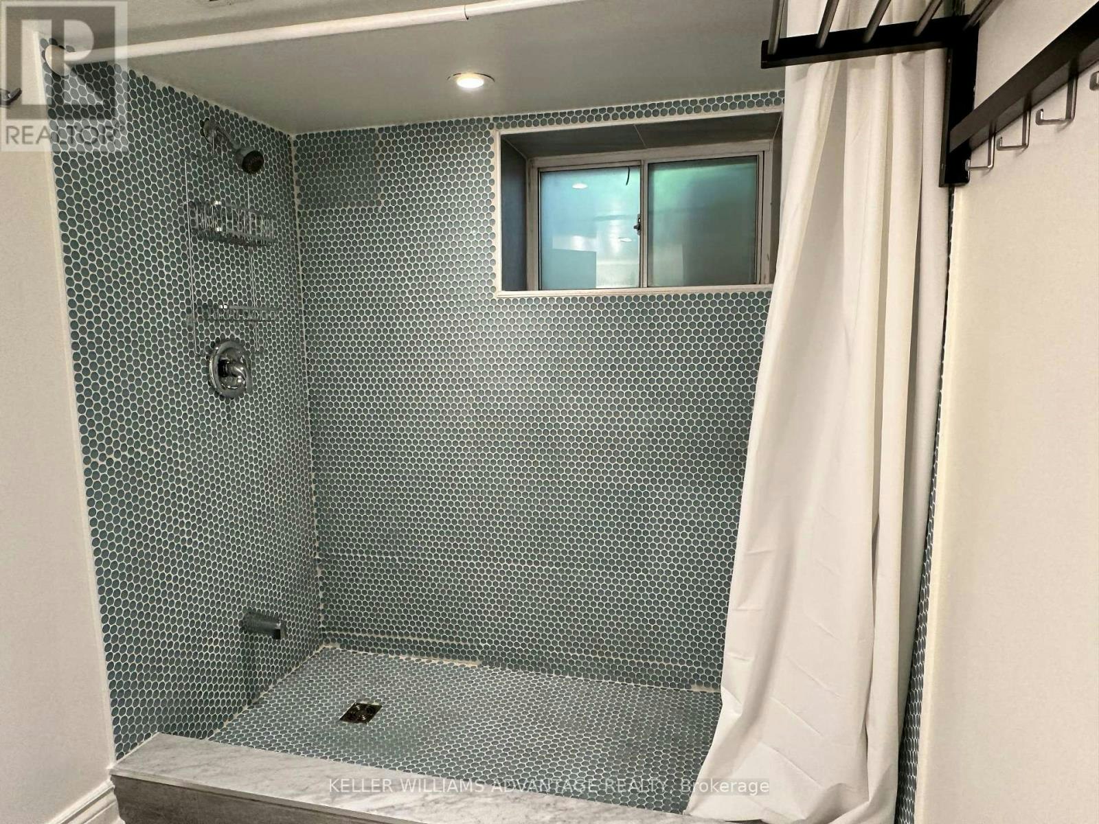 LOWER-256 Woodbine Avenue, Toronto, ON, M4L 3P2 - 10