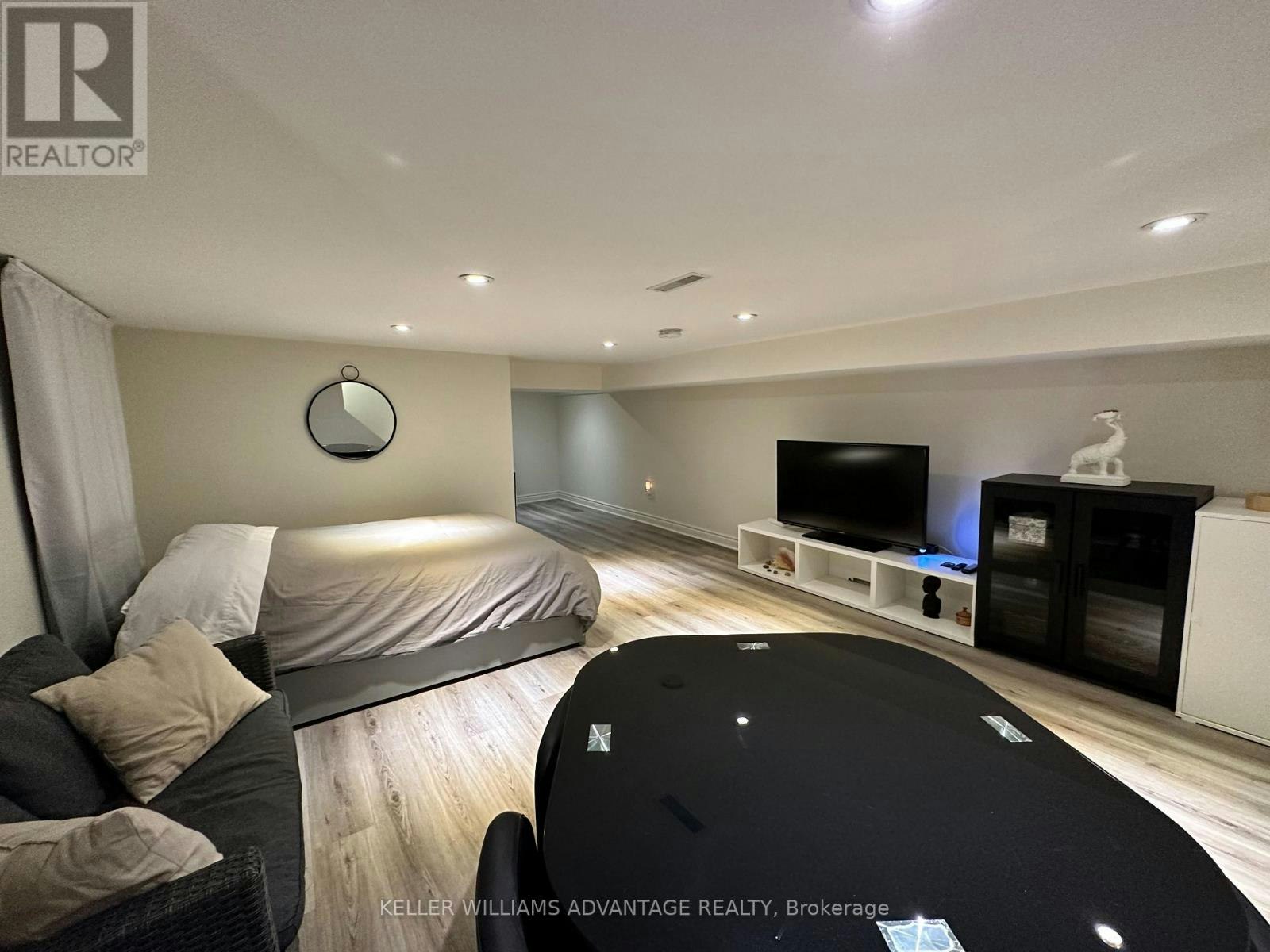 LOWER-256 Woodbine Avenue, Toronto, ON, M4L 3P2 - 4