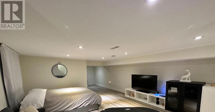 LOWER-256 Woodbine Avenue, Toronto, ON, M4L 3P2 - 4
