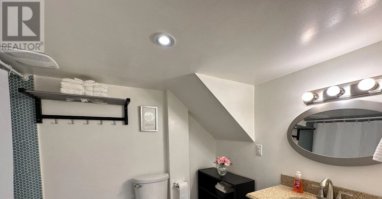 LOWER-256 Woodbine Avenue, Toronto, ON, M4L 3P2 - 8