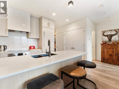 1003-3340 Lakeshore Road - 4