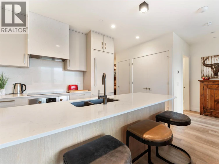 1003-3340 Lakeshore Road, Kelowna, BC, V1W 0H6 - 4