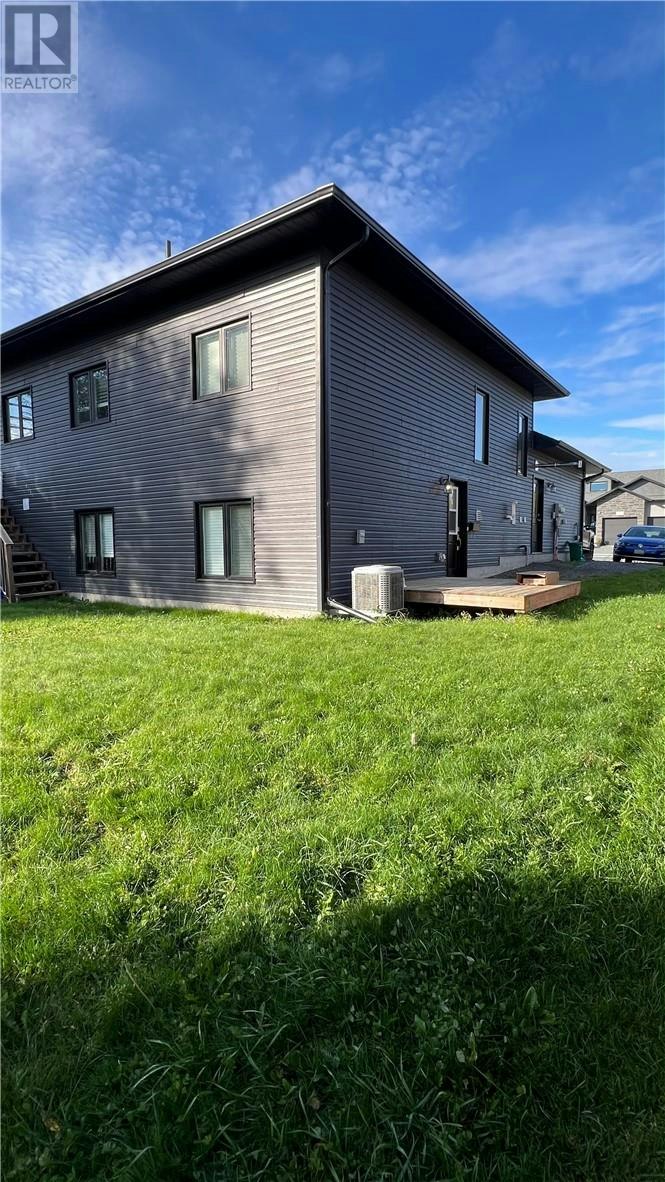 Lower-148 Hollybrook Crescent, Greater Sudbury, ON