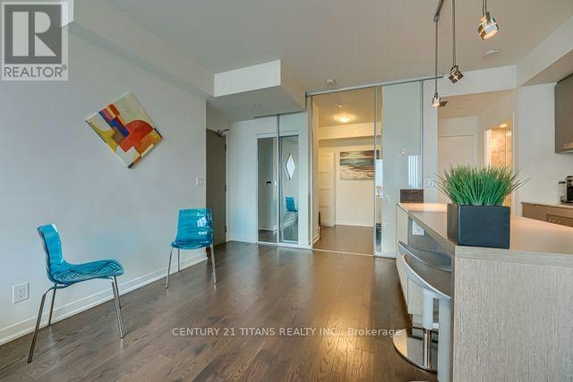 6606-100 Harbour Street, Toronto, ON, M5J 2T5 - 7