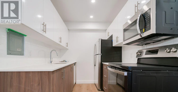 2707 Yonge Street, Toronto, ON, M4N 2H8