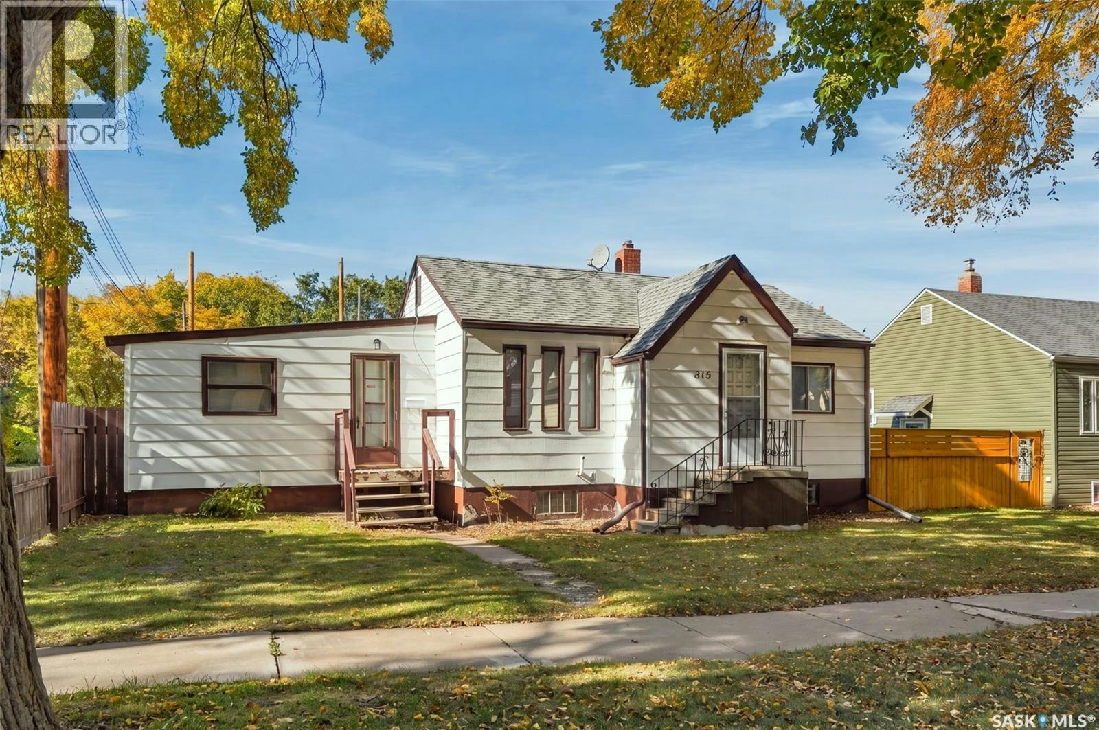 815 F Avenue N, Saskatoon, SK, S7L 1W6