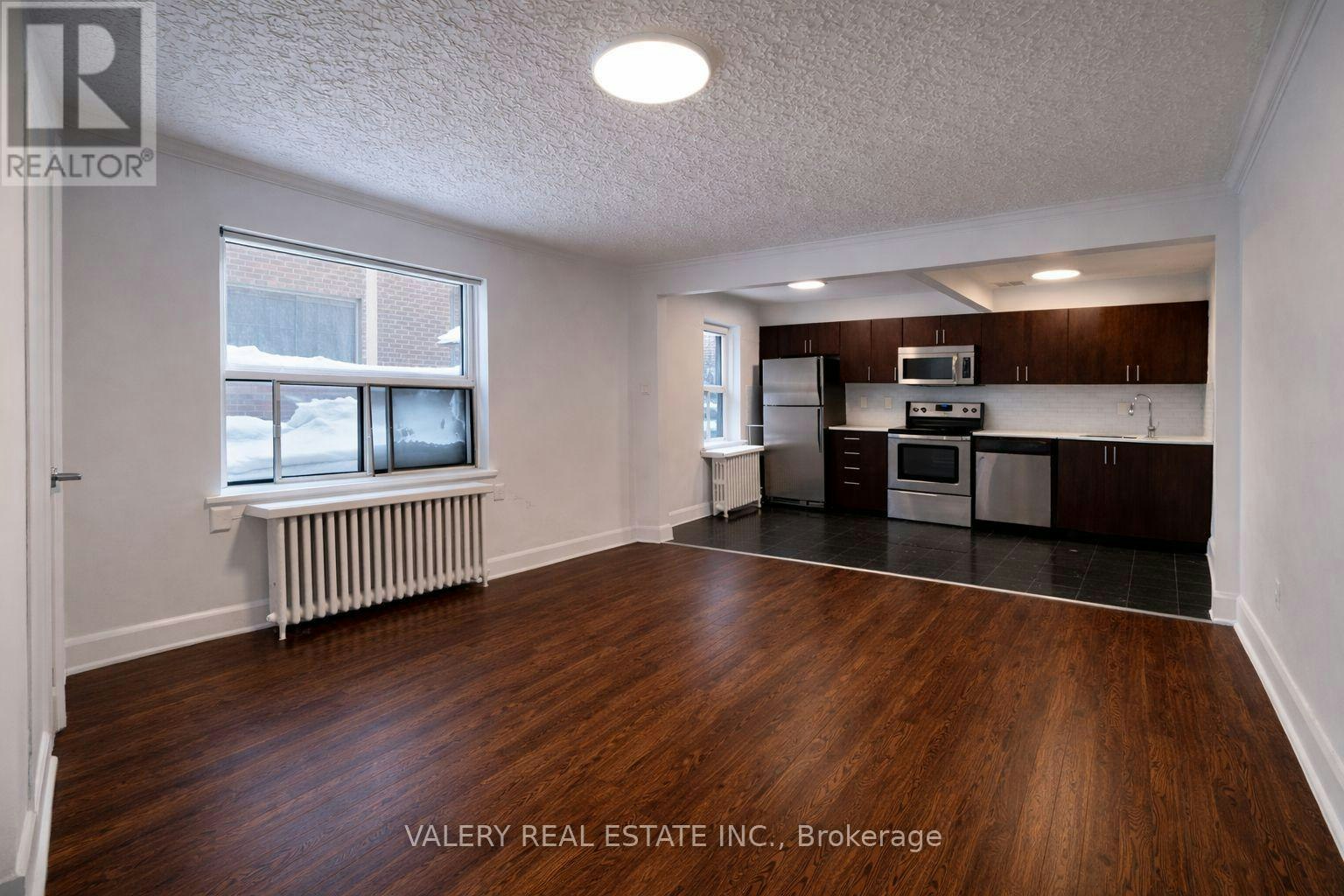 27-2404 Queen Street E, Toronto, ON 2