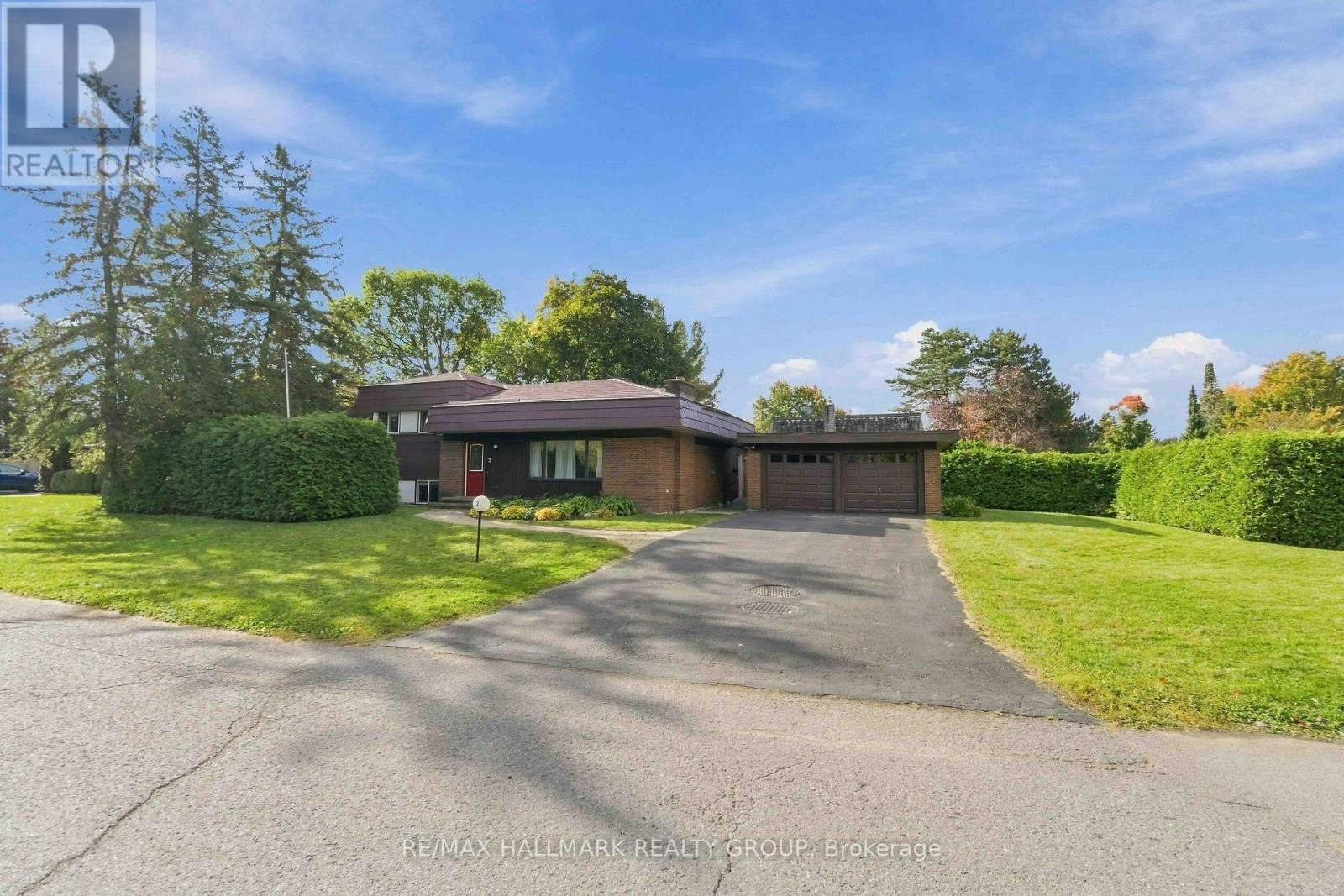 3 Sandwell Crescent, Ottawa, ON, K2K 1V2
