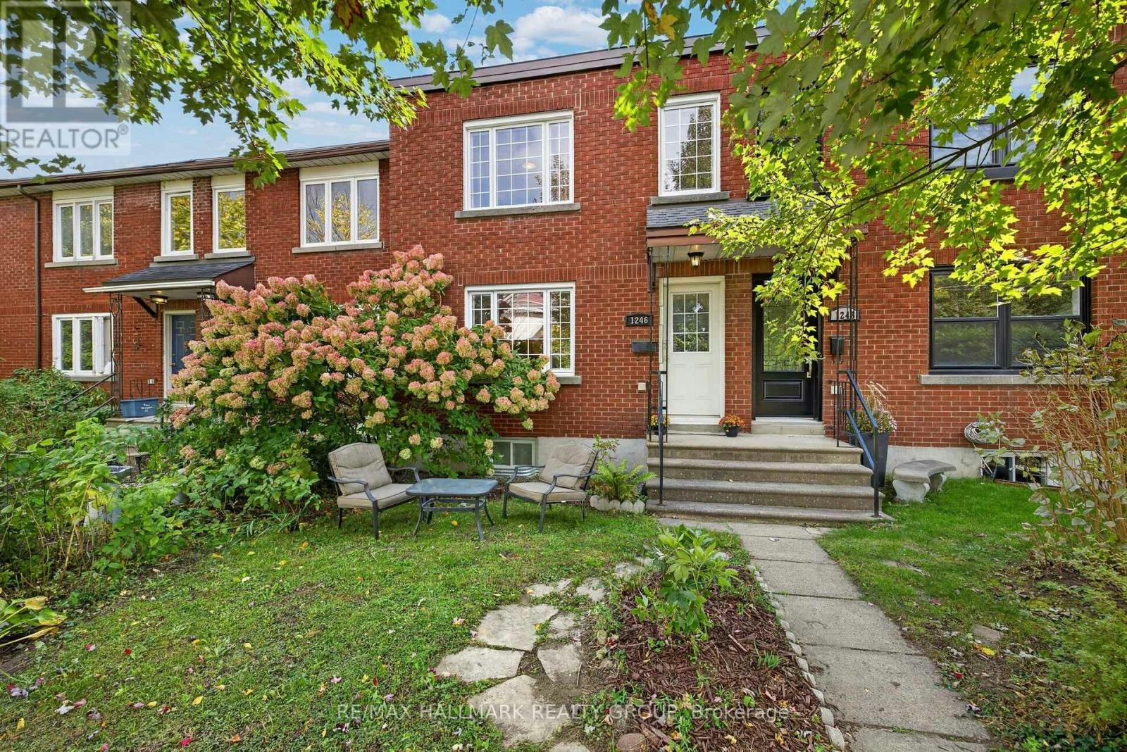1246 Summerville Avenue, Ottawa, ON, K1Z 8G5