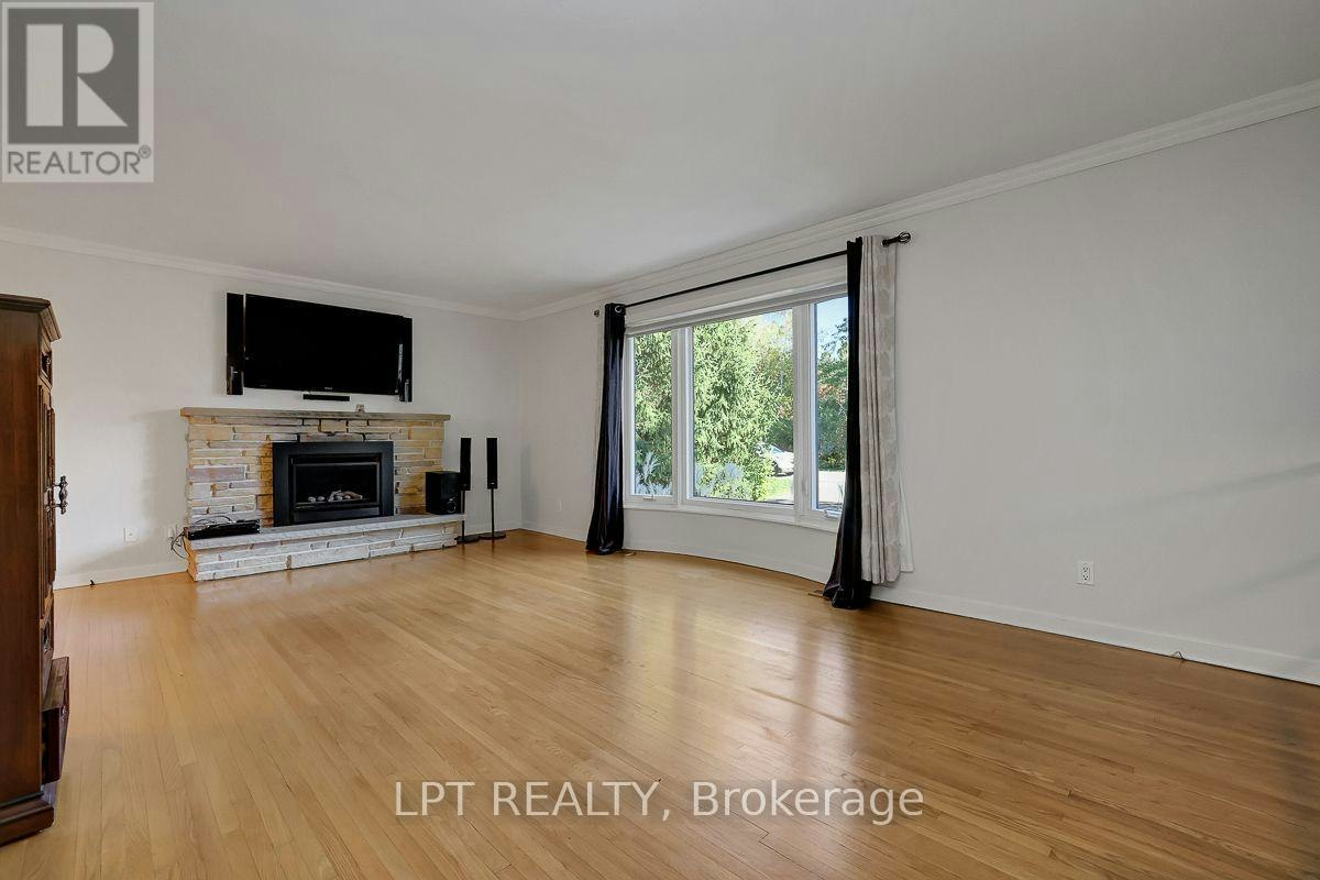 123 Dorothea Drive, Ottawa, ON, K1V 7C6 - 5