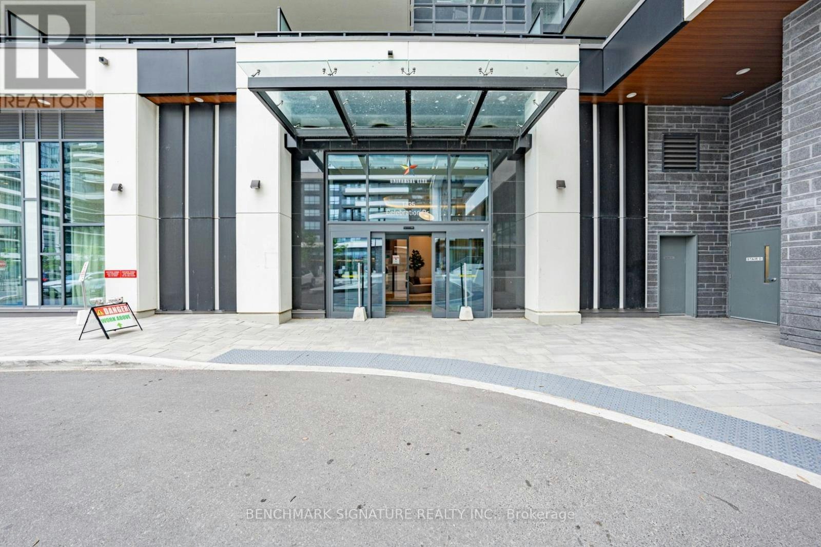 2111-1435 Celebration Drive, Pickering, ON, L1W 0C4 - 2