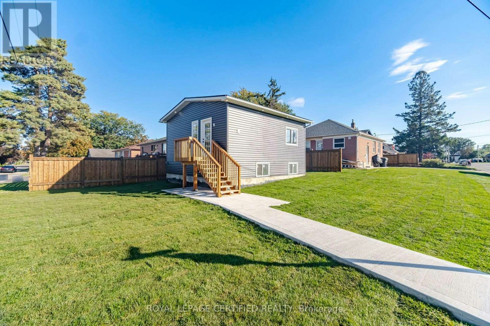 18 Old Princess Street, Mississauga, ON, L4T 1L1 - 2