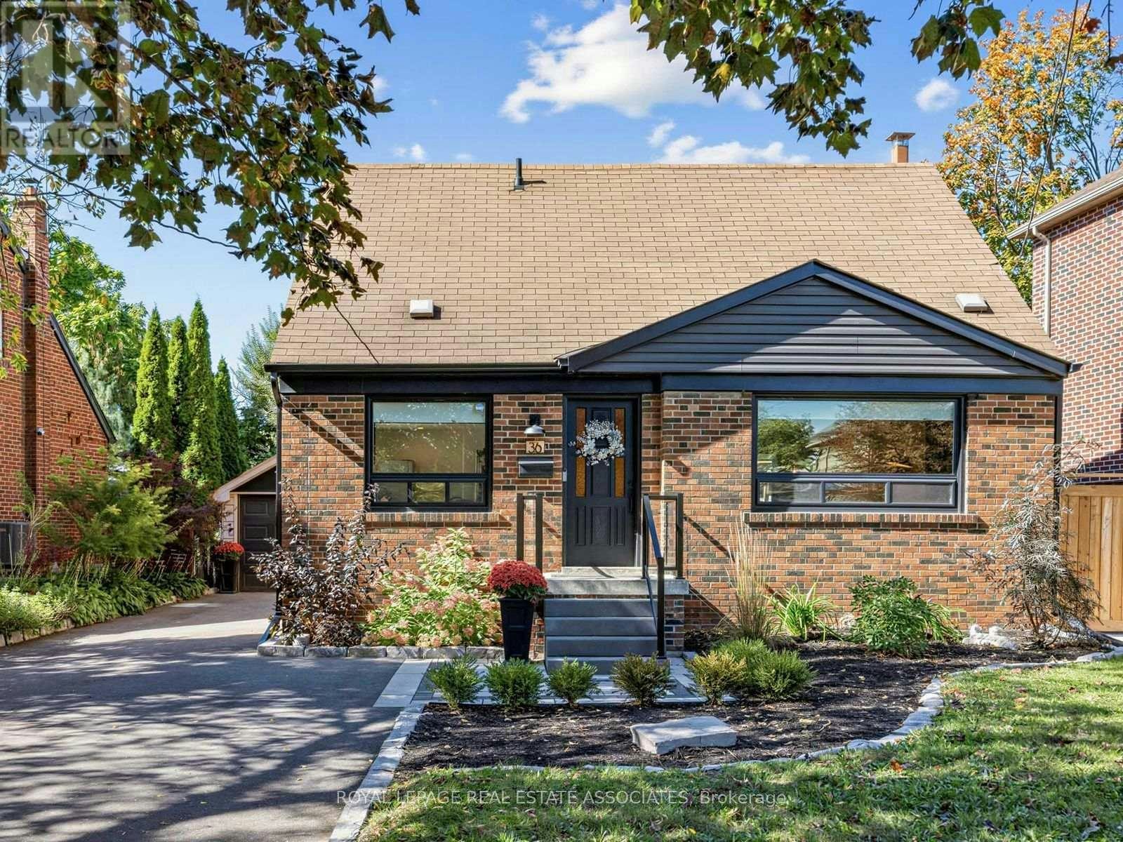 36 Jodphur Avenue, Toronto, ON, M9M 2J4
